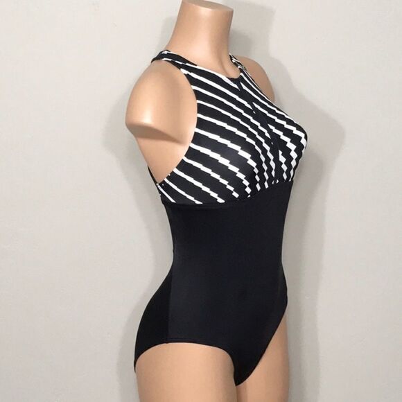 NIKE high neck swimsuit. NWOT - Picture 3 of 8